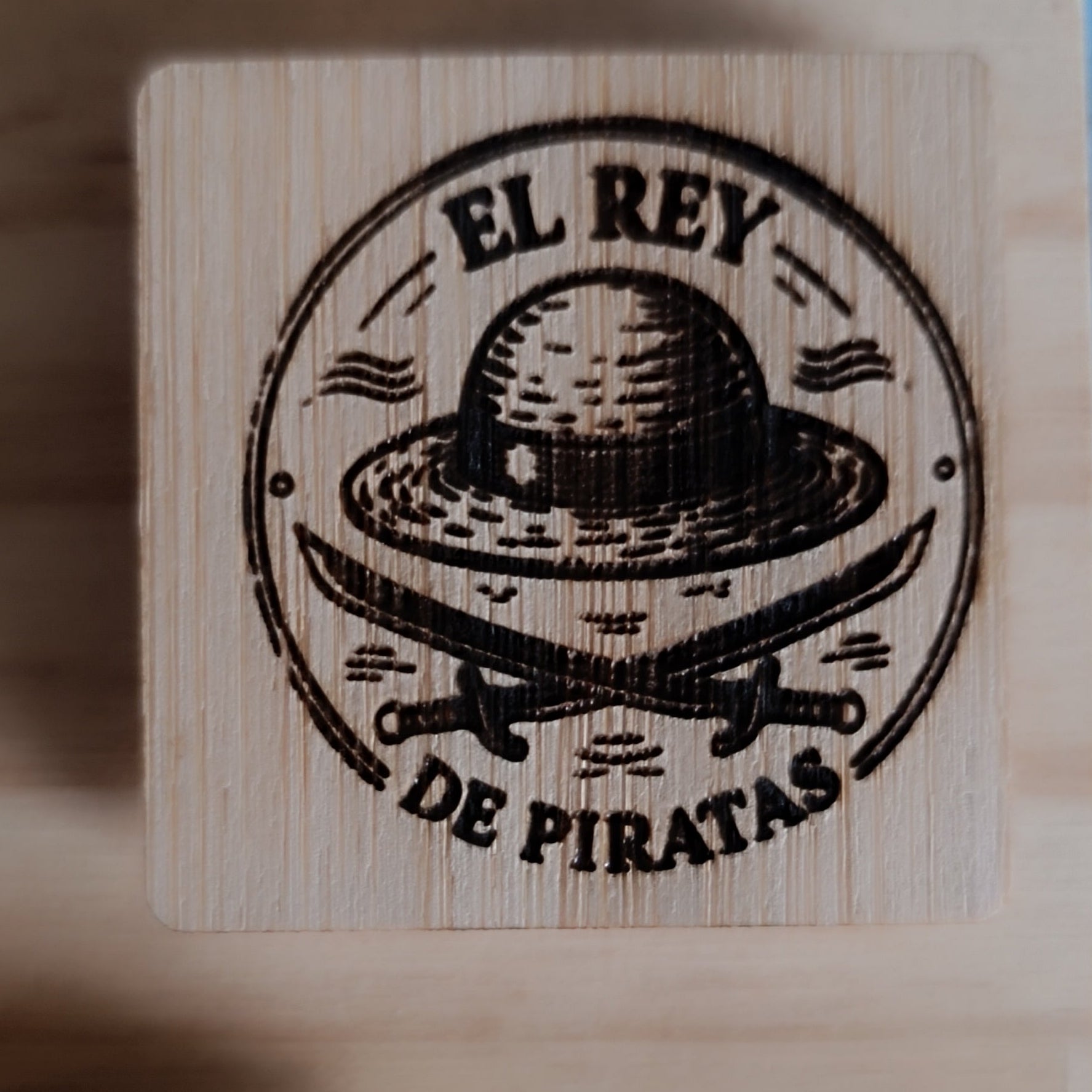 Pins de madera